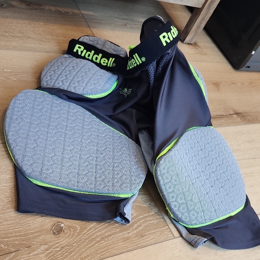 Riddell Padded Shorts, adult large